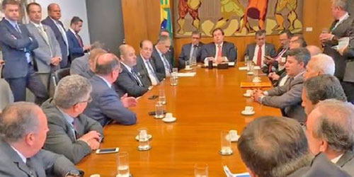 Centrais tratam hoje com Maia destino da MP que ataca financiamento sindical